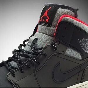Nike Air Jordan 1 Mid Holiday 811124-035 Men’s Size 9.5 Black Gray Infrared